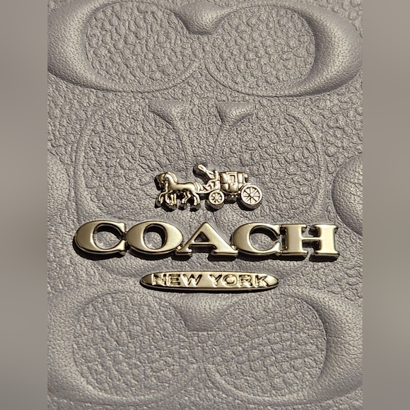 Coach Klare - Picture 2 of 8